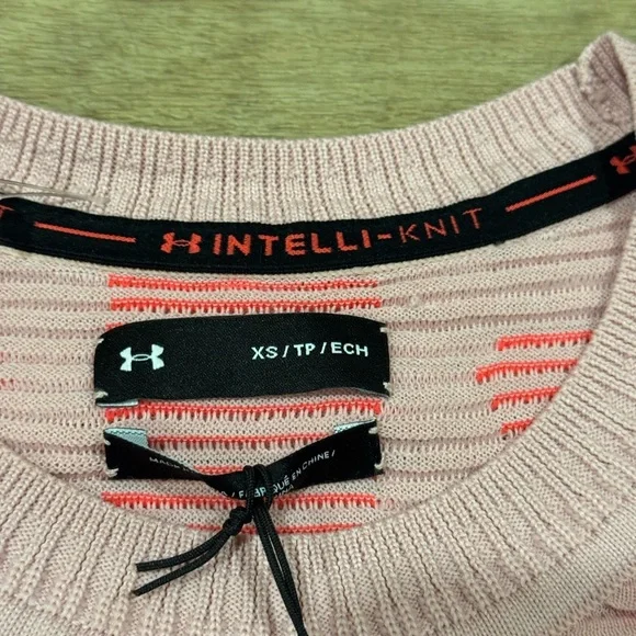 New Under Armour UA IntelliKnit Phantom 2.0 Crew Shirt 1354394 Women’s XS - Picture 3 of 6